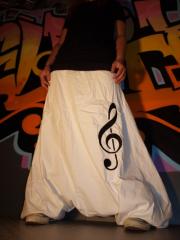 sarouel blanc broderie clé de sol by elfik creations